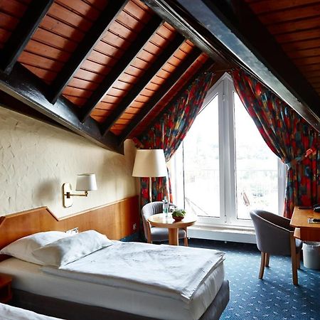 Hotel Und Restaurant Bommersheim Ешборн Екстериор снимка